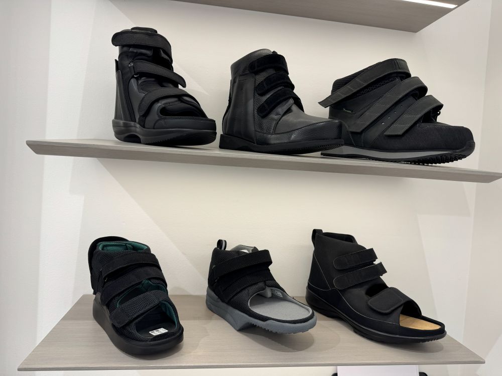 Orthopedic medical shoes display option 3